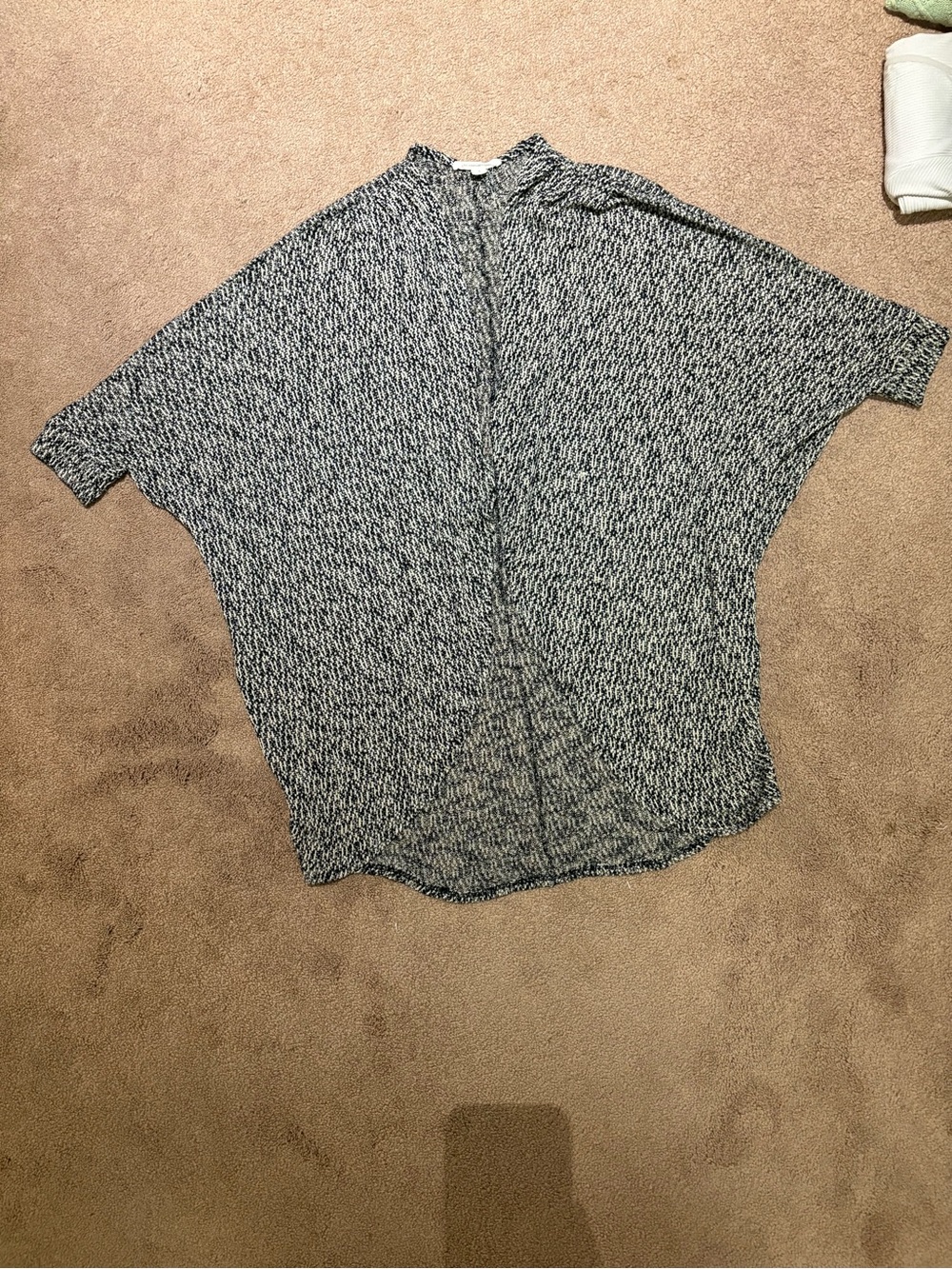 Painted threads quarter sleeve gray knit cardigan size small